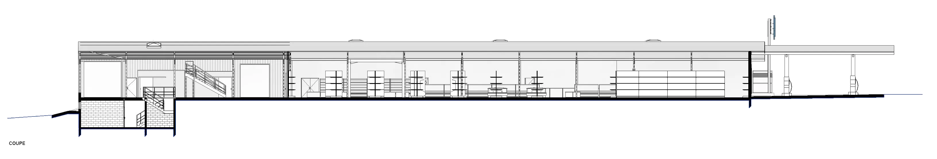 Coupe cotée du centre commercial, niveaux et structure du magasin principal